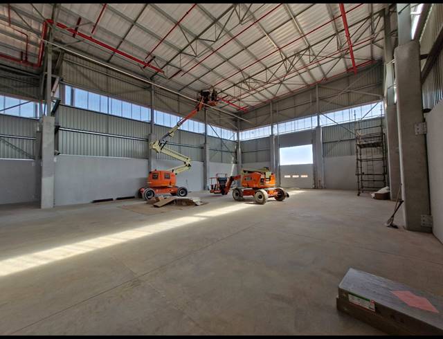 1,984M² WAREHOUSE TO LET IN JET PARK